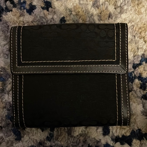 EUC COACH WALLET - Picture 2 of 7